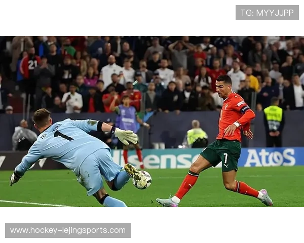 C罗激情四射球场瞬间展现个人魅力与无敌状态成为足球传奇典范