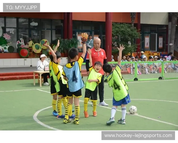 中班足球运动与球星学习活动让孩子们了解足球世界的魅力与英雄人物