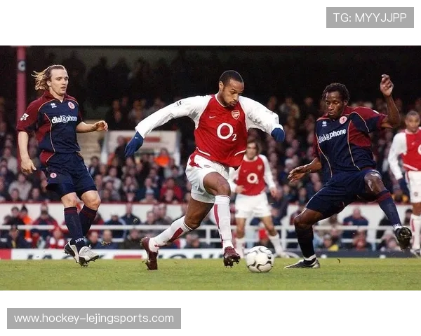 全球十大顶级锋卫足球球星盘点：技术、速度与破门能力的完美结合