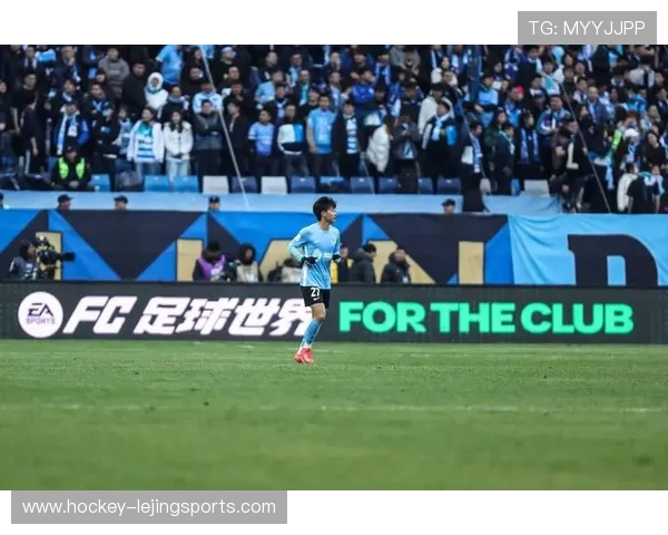 足球场上的悲剧与警示：意外猝死球星背后的健康隐患与应对措施